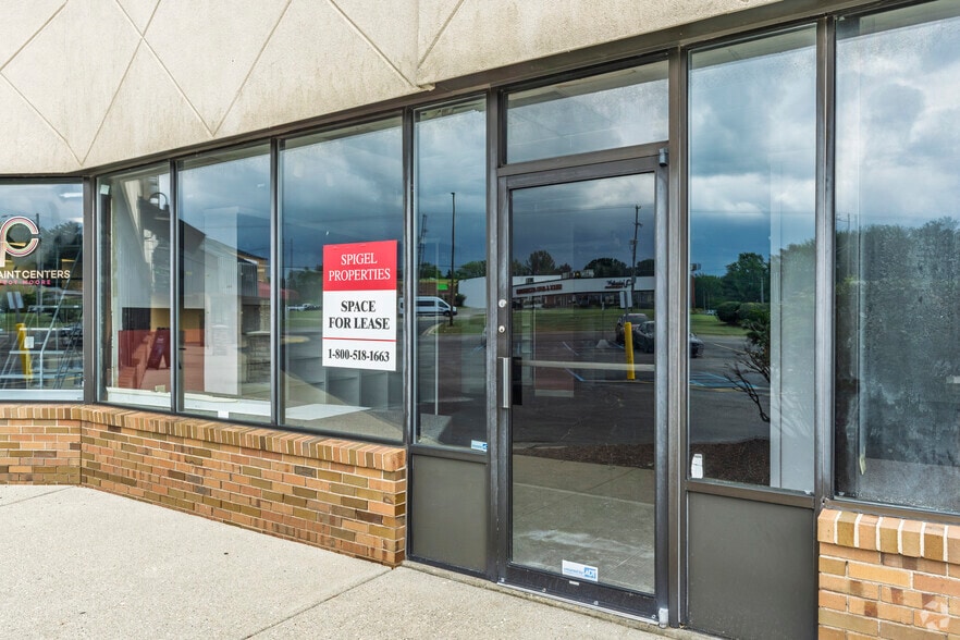 4205-4225 Miller Rd, Flint, MI à louer - Photo de l’immeuble – Image 2 sur 15