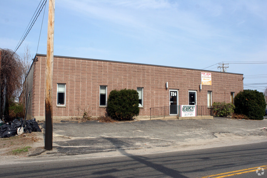 724 Honeyspot Rd, Stratford, CT à louer - Photo de l’immeuble – Image 3 sur 4