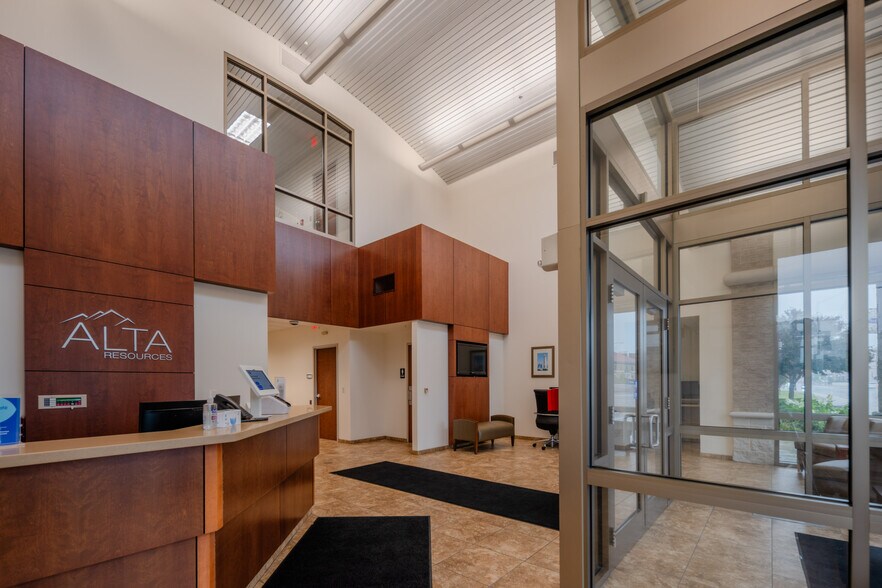 120 N Commercial St, Neenah, WI à louer - Photo de l’immeuble – Image 3 sur 10