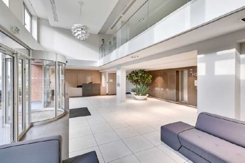 Bureau dans Suresnes à louer - Hall d’entrée – Image 2 sur 13