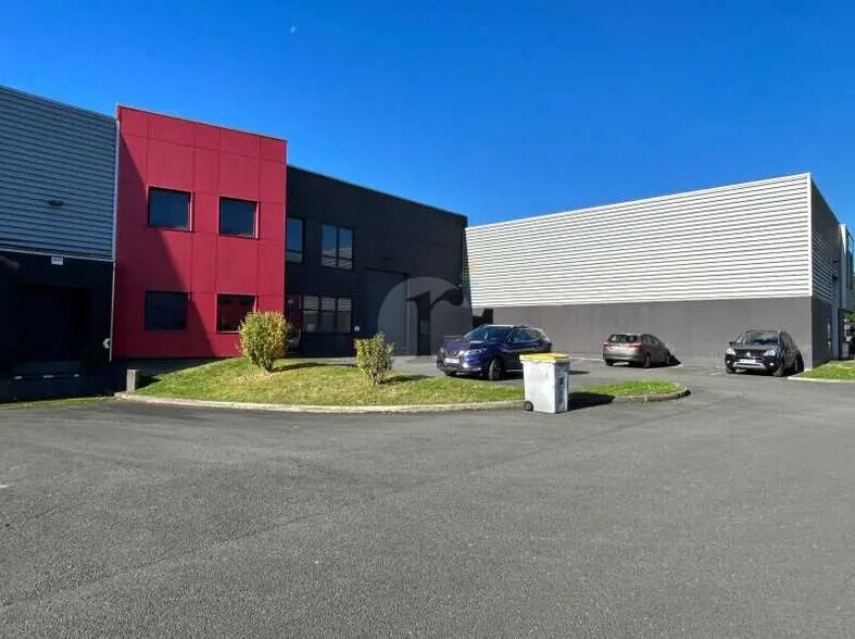 Local d’activités dans Hallennes-lez-Haubourdin à louer - Photo de l’immeuble – Image 1 sur 3