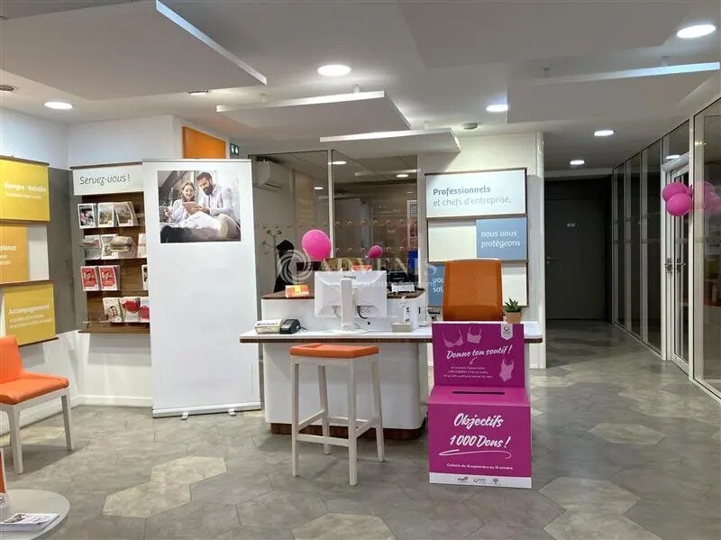 Local commercial dans Bourges à louer Photo de l’immeuble– Image 1 sur 7