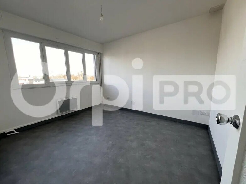 Bureau dans Brie-Comte-Robert à louer - Photo intérieure – Image 2 sur 7