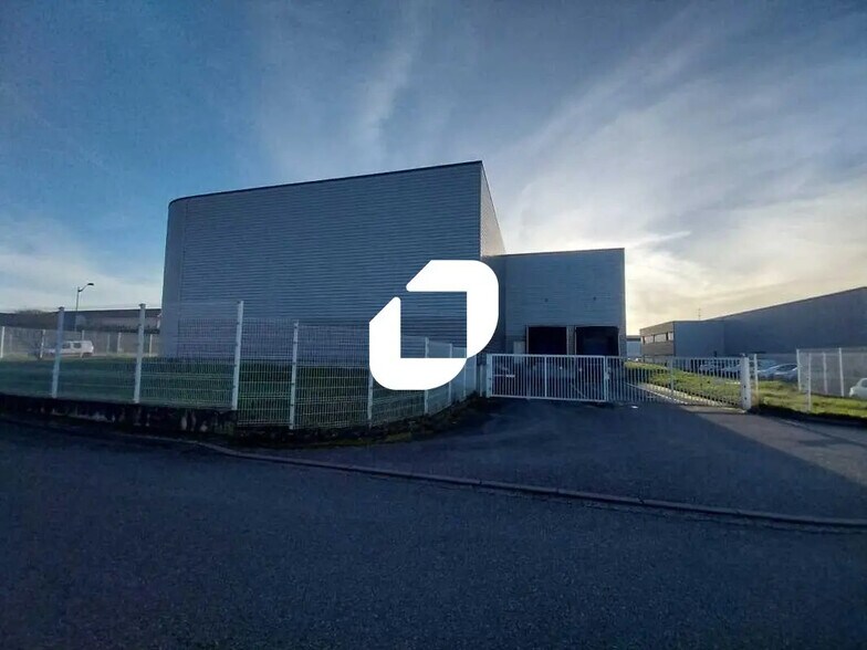 Bureau dans Colombier-Saugnieu à louer - Photo de l’immeuble – Image 3 sur 14