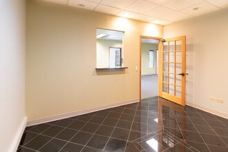 2720 S River Rd, Des Plaines, IL à louer Photo intérieure– Image 2 sur 7