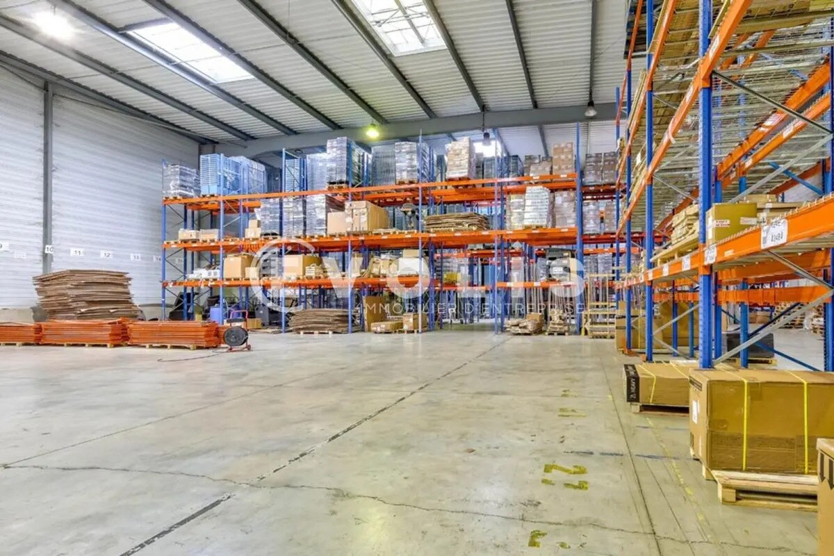 Local d’activités dans Saint-Thibault-des-Vignes à louer Photo intérieure– Image 1 sur 4