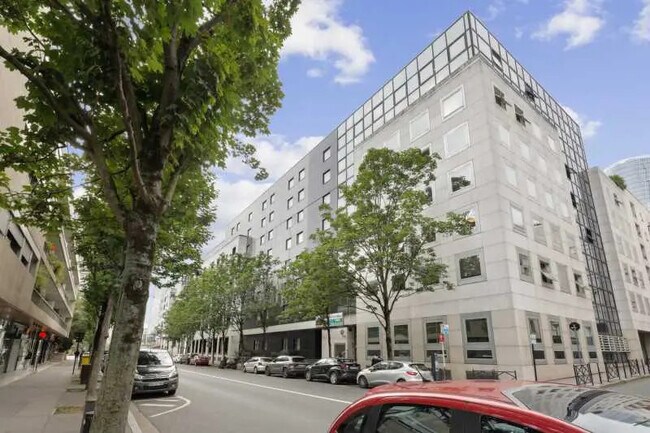 Plus de détails pour 13 Bis Rue De L'Abreuvoir, Courbevoie - Bureau à louer