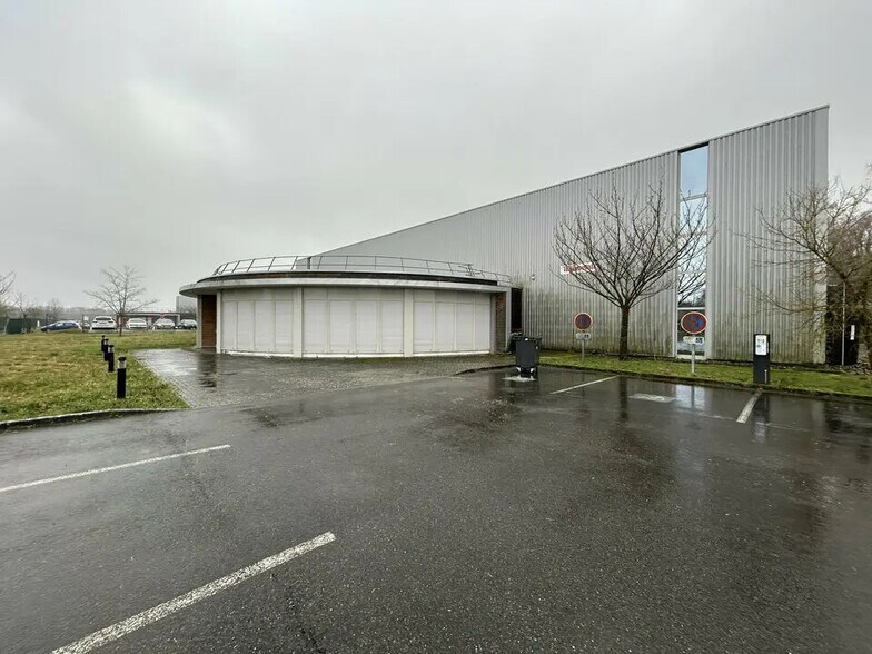 Local d'activités dans Forbach à vendre - Photo de l’immeuble – Image 2 sur 13