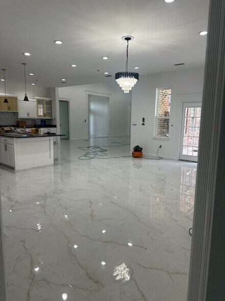 703 & 705 E Oates Rd portefeuille de 2 biens à vendre sur LoopNet.fr - Photo de l’immeuble – Image 1 sur 95