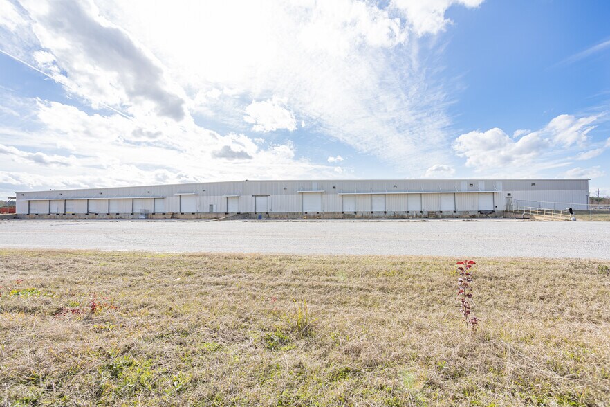 942 W Park Dr, Selma, AL à louer - Photo de l’immeuble – Image 2 sur 19