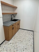 190-192 N Canon Dr, Beverly Hills, CA à louer Photo intérieure– Image 2 sur 4