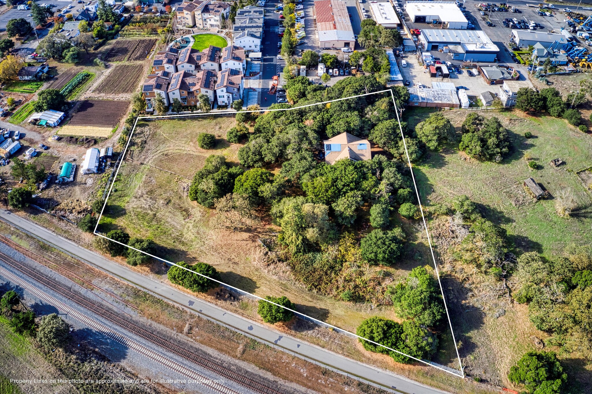1252 Petaluma Blvd N, Petaluma, CA à vendre Photo principale– Image 1 sur 8