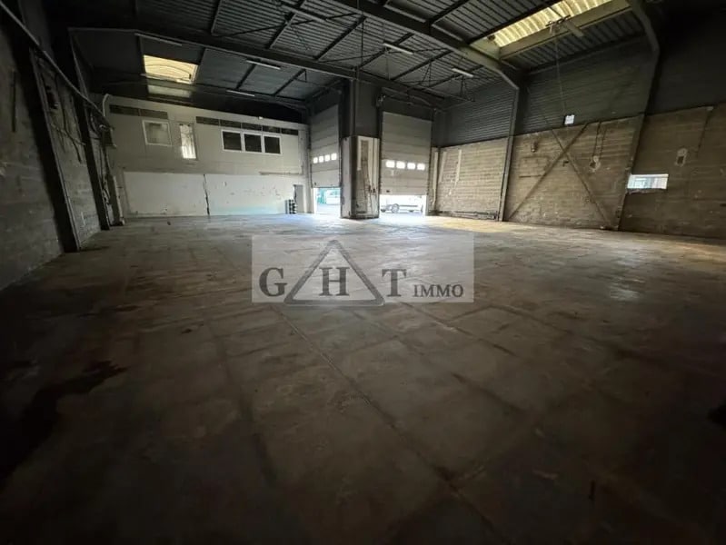 Industriel/Logistique dans Châtillon à vendre Photo de l’immeuble– Image 1 sur 7