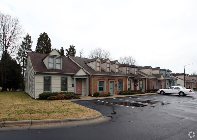 1919 Boulevard St, Greensboro, NC à louer - Photo principale – Image 1 sur 34