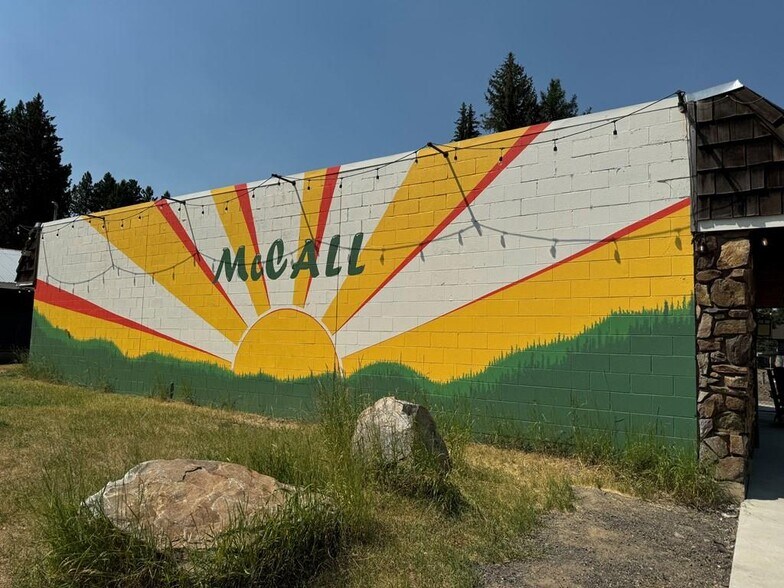 200 Lenora St, McCall, ID à vendre - Photo de l’immeuble – Image 2 sur 6