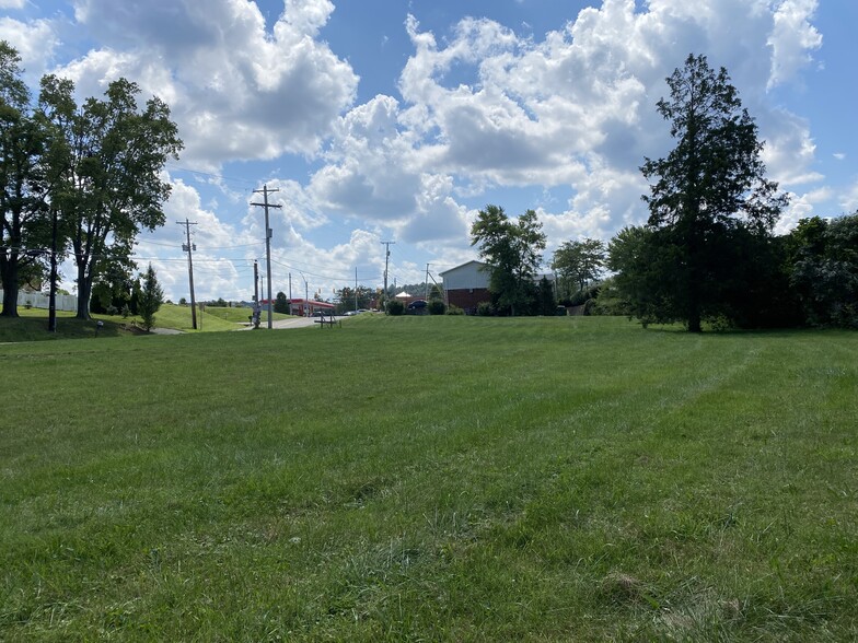 1012 Mount Vernon Rd, Hurricane, WV à vendre - Photo de l’immeuble – Image 3 sur 7