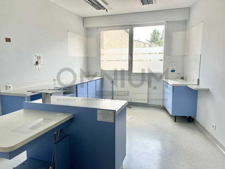 Bureau dans Irigny à vendre - Photo de l’immeuble – Image 3 sur 11