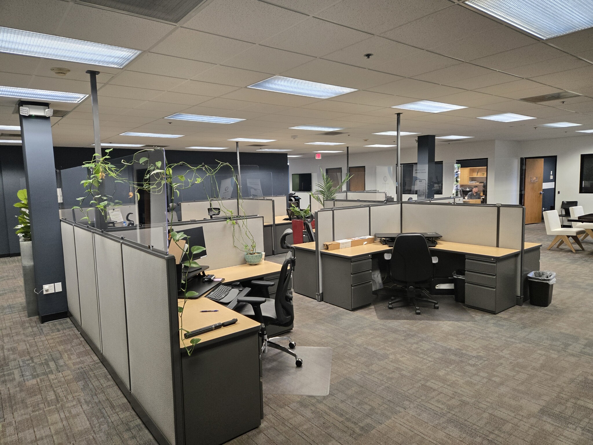 602-606 E Huntington Dr, Monrovia, CA à louer Photo intérieure– Image 1 sur 4