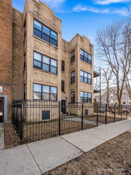 4045 N Sawyer Ave, Chicago, IL à vendre - Photo de l’immeuble – Image 3 sur 18