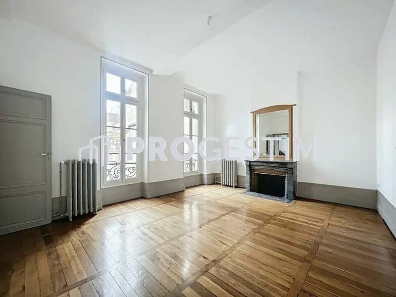 Bureau dans Dijon à vendre - Photo de l’immeuble – Image 2 sur 12