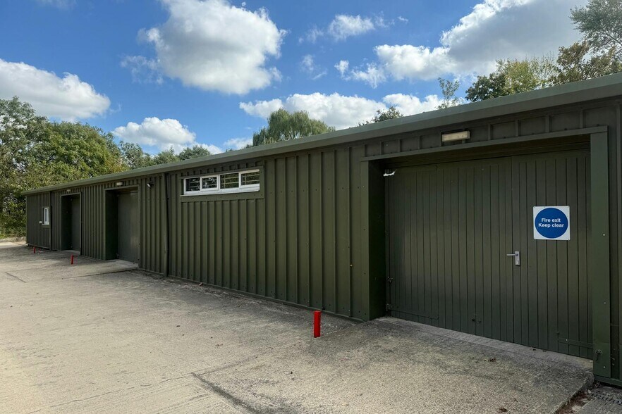 1 Pinkney Park, Malmesbury à louer - Photo de l’immeuble – Image 3 sur 5