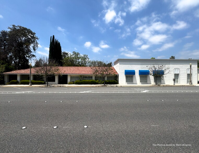 2065-2095 Huntington Dr, San Marino, CA à louer - Photo de l’immeuble – Image 1 sur 11