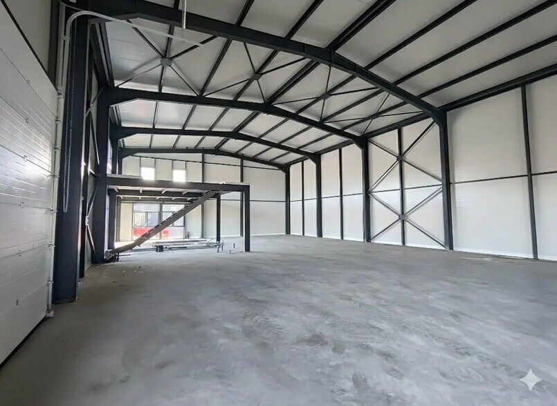 Local d’activités dans Bourgoin-Jallieu à louer - Photo intérieure – Image 3 sur 4