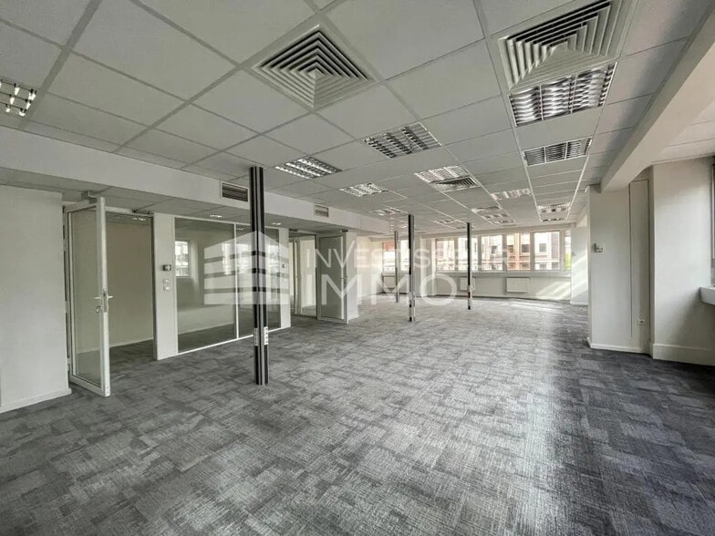 Bureau dans Fontenay-sous-Bois à louer - Photo de l’immeuble – Image 1 sur 5