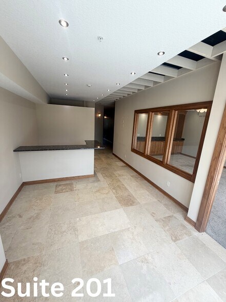 6500 University Ave, Windsor Heights, IA à louer - Photo de l’immeuble – Image 2 sur 14