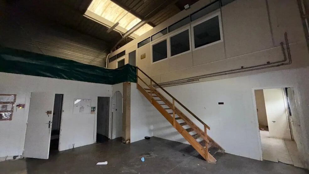 Local d'activités dans Châtillon à vendre - Photo de l’immeuble – Image 2 sur 8