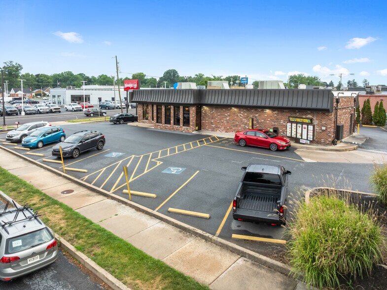 743 E Main St, Palmyra, PA à vendre - Photo de l’immeuble – Image 2 sur 10