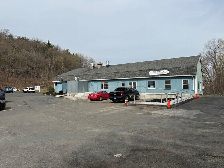 140 Albany Tpke, Canton, CT à louer - Photo de l’immeuble – Image 3 sur 6
