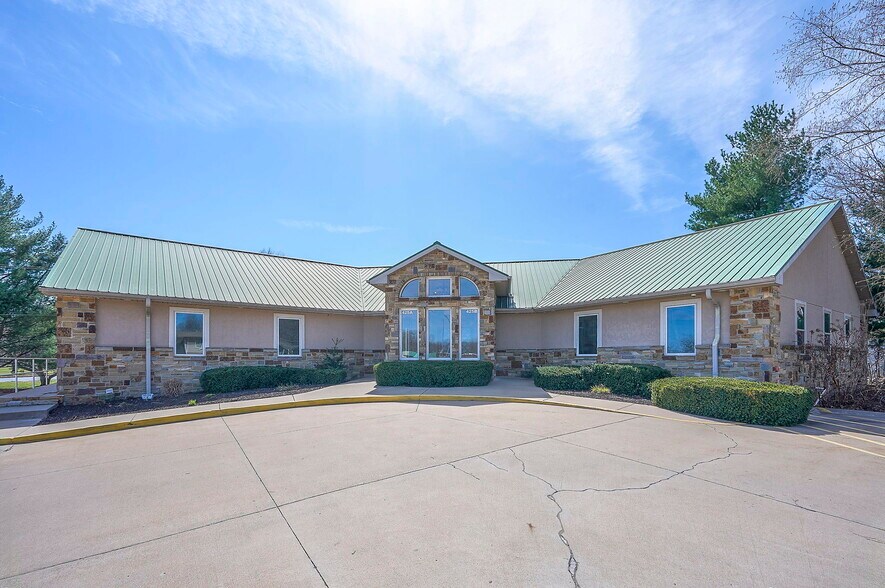 425 W Pine St, Raymore, MO à vendre - Photo principale – Image 1 sur 32