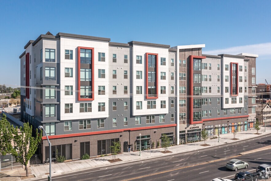 1325 65th St, Sacramento, CA à louer - Photo de l’immeuble – Image 2 sur 26