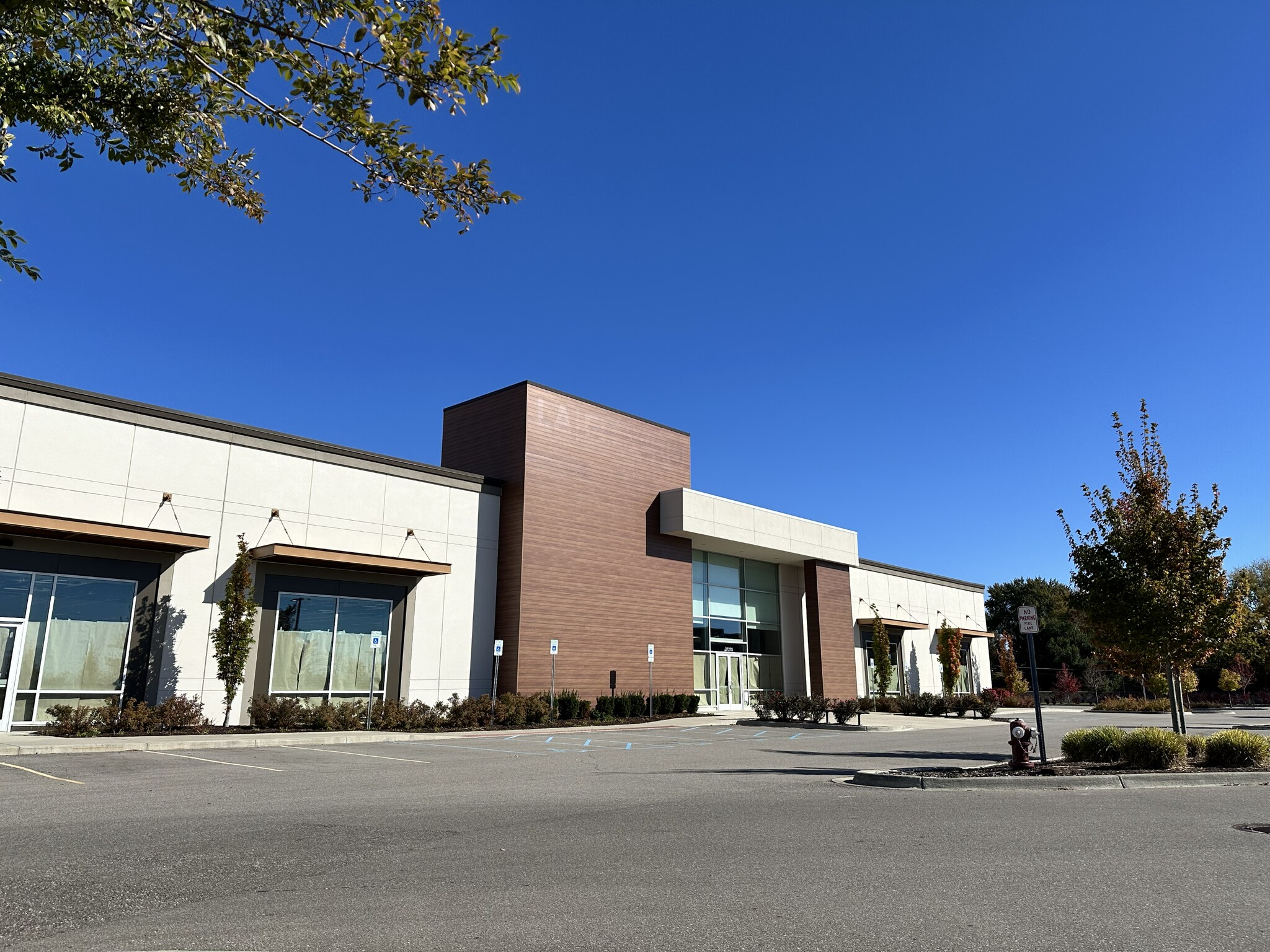 37270 Van Dyke Ave, Sterling Heights, MI à vendre Photo principale– Image 1 sur 11
