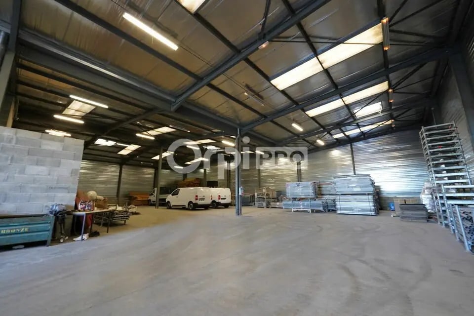 Local d'activités dans Charvieu-Chavagneux à vendre Photo de l’immeuble– Image 1 sur 13