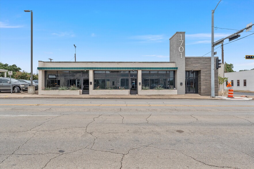 1701 Austin Ave, Waco, TX à louer - Photo de l’immeuble – Image 1 sur 2