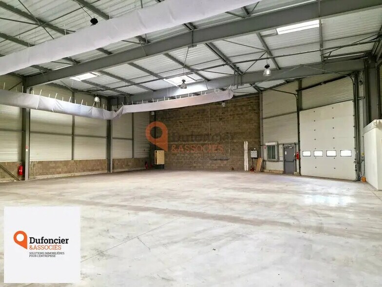 Local d’activités dans Chasseneuil-du-Poitou à louer - Photo intérieure – Image 2 sur 11