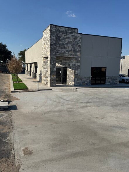 2141 E 8th St, Odessa, TX à louer - Photo de l’immeuble – Image 2 sur 4