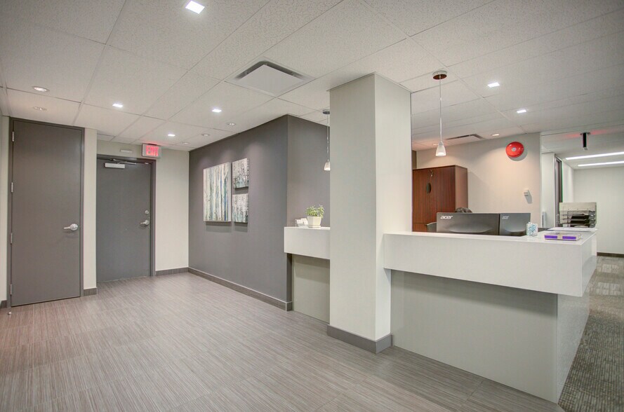 1509 Centre St SW, Calgary, AB à louer - Photo intérieure – Image 1 sur 5