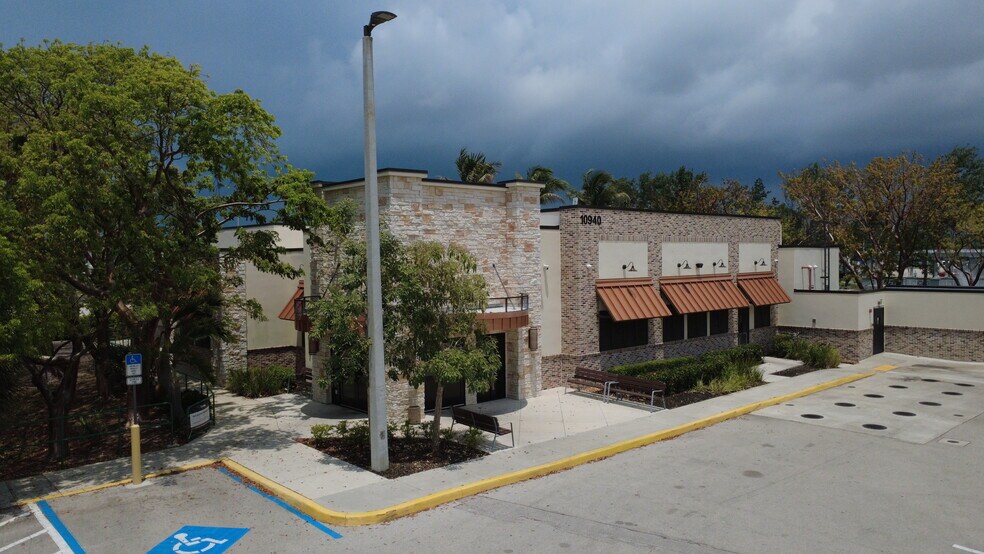 10940 Tamiami Trl N, Naples, FL à louer - Photo de l’immeuble – Image 2 sur 9