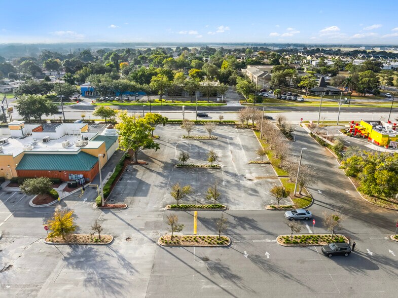 3003 W Vine St, Kissimmee, FL à louer - Photo de l’immeuble – Image 3 sur 18