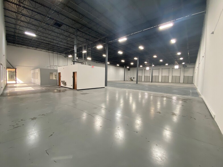 648 Griffith Rd, Charlotte, NC à louer - Photo de l’immeuble – Image 2 sur 12