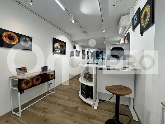 Plus de détails pour Local commercial à louer