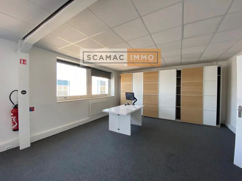 Industriel/Logistique dans Vitry-sur-Seine à louer - Photo de l’immeuble – Image 2 sur 3