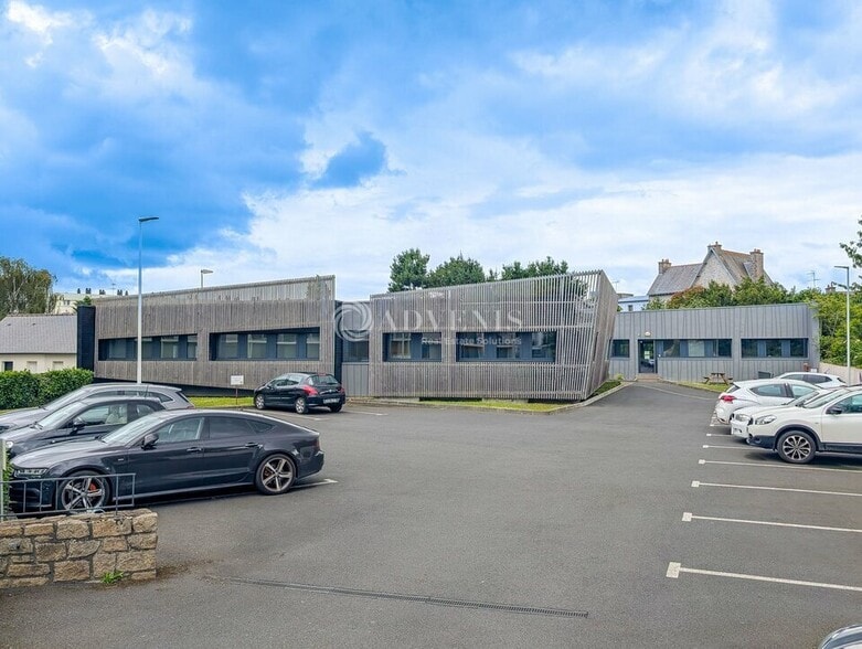 Bureau dans Saint-Brieuc à vendre - Photo de l’immeuble – Image 1 sur 12