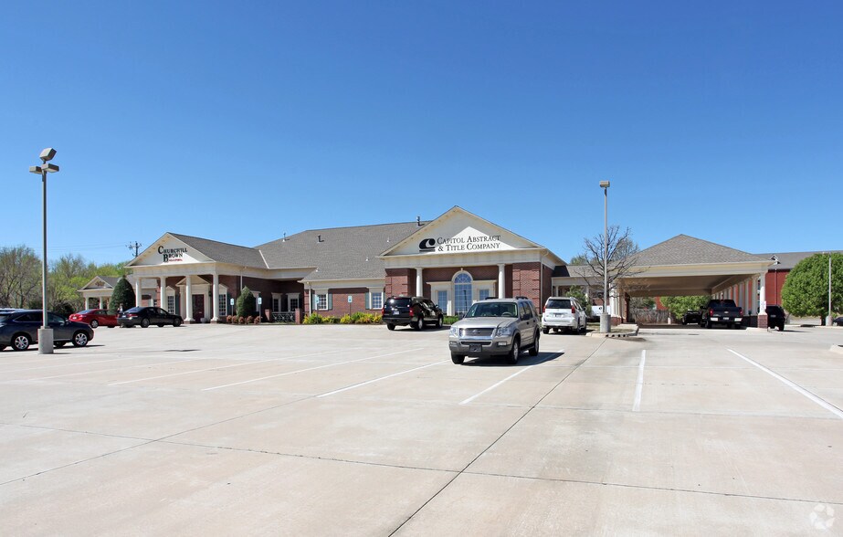 201 N Bryant Ave, Edmond, OK à vendre - Photo de l’immeuble – Image 2 sur 5