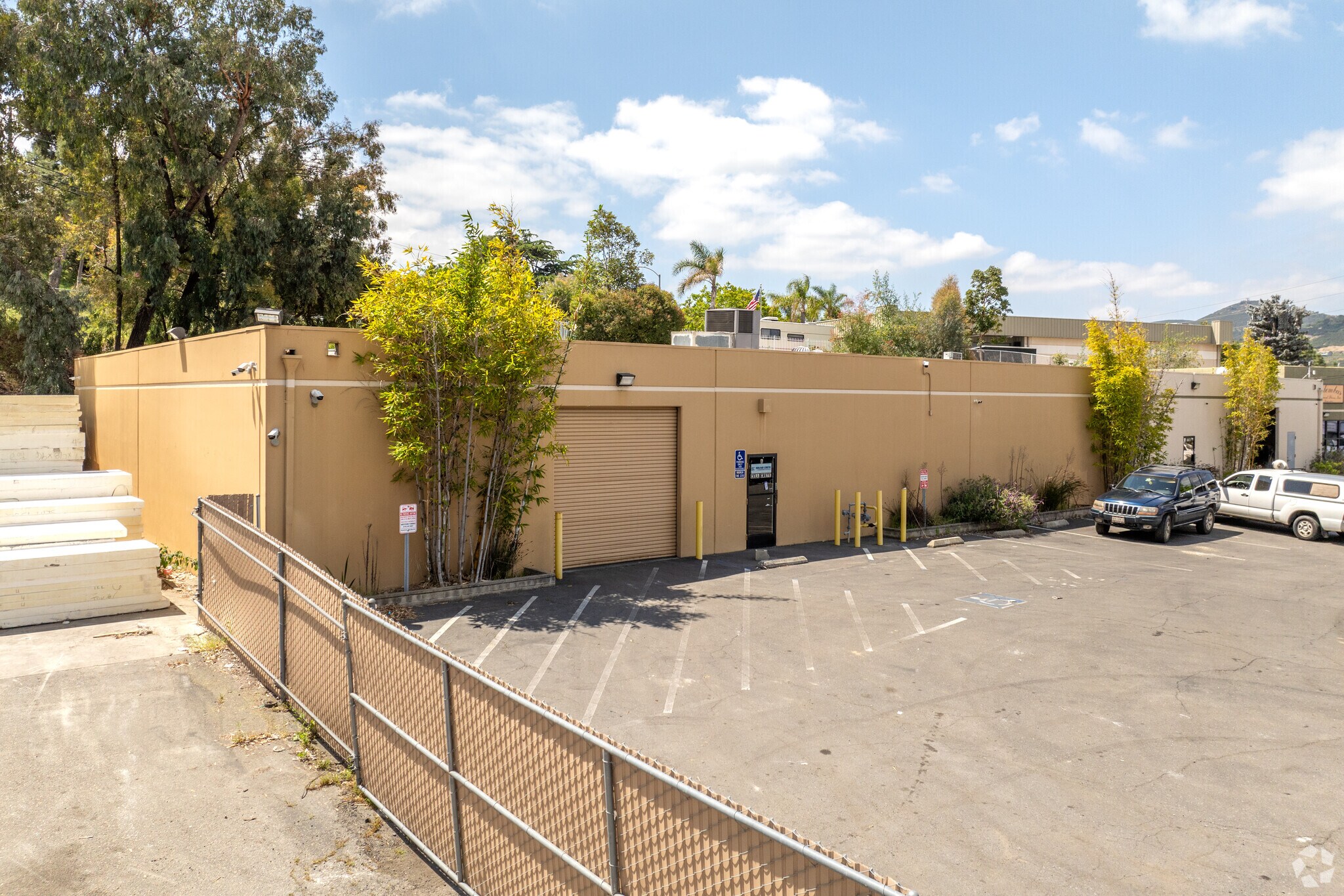 530 Opper St, Escondido, CA à louer Photo de l’immeuble– Image 1 sur 17