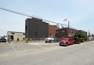 Plus de détails pour 34-38 Industrial St, Toronto, ON - Industriel/Logistique à vendre