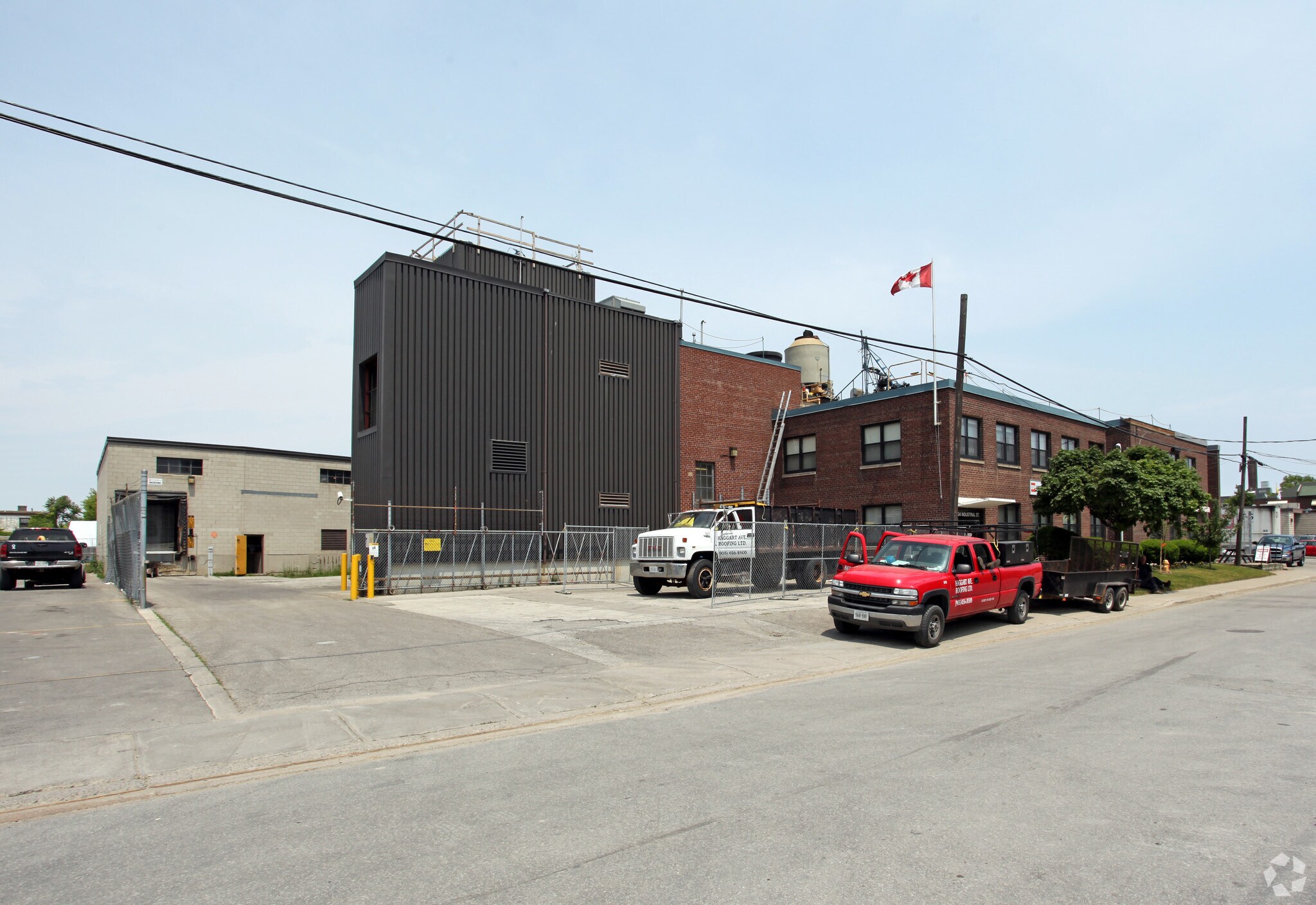 34-38 Industrial St, Toronto, ON à vendre Photo principale– Image 1 sur 3